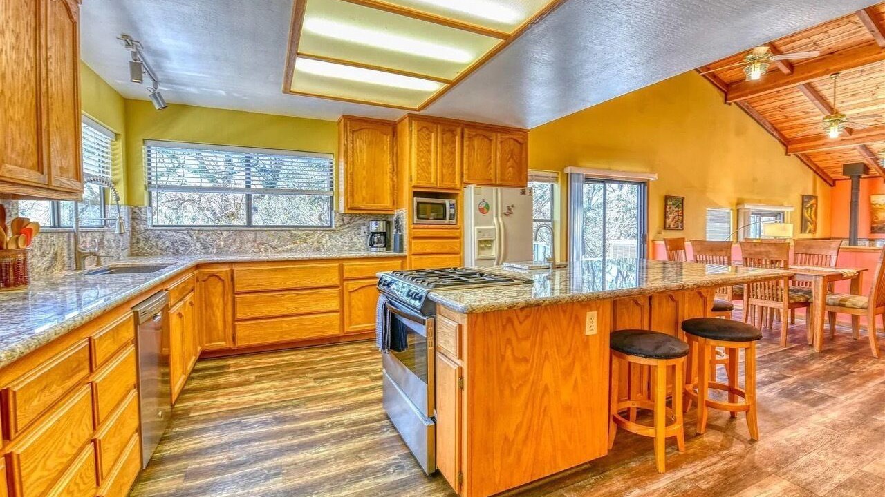 Photo of Kitchen in Groveland