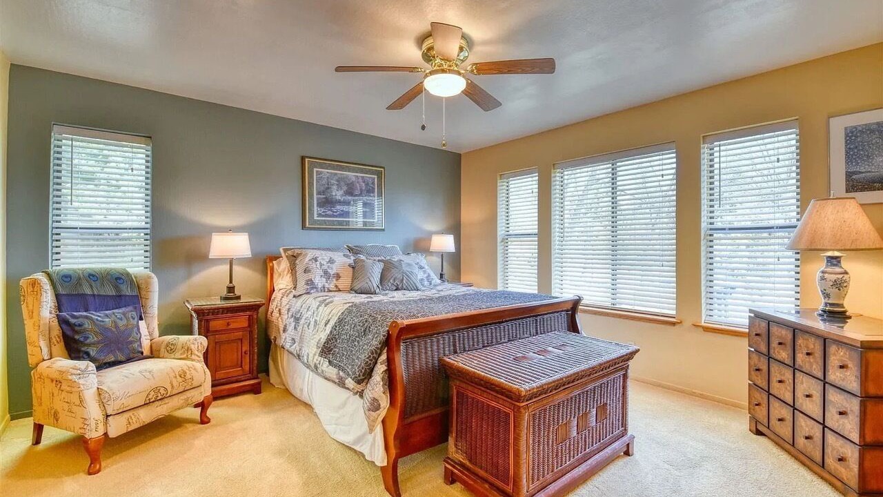 Photo of Bedroom in Groveland