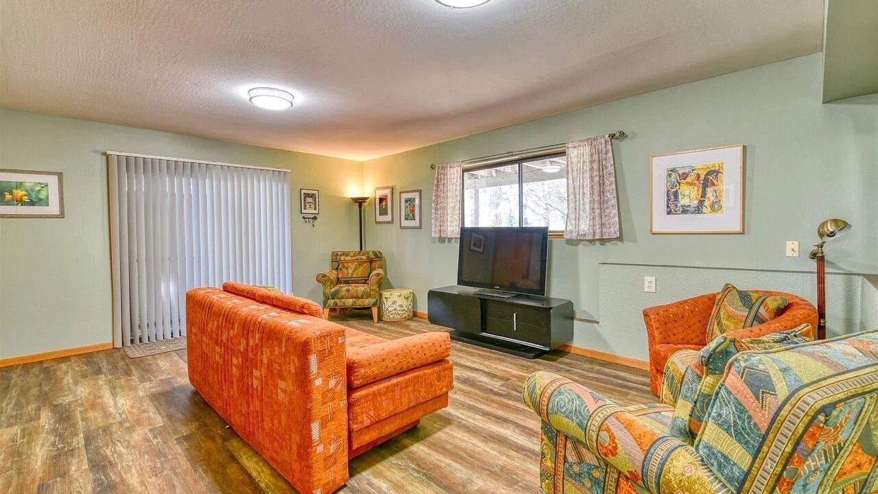 Photo of Livingroom in Groveland