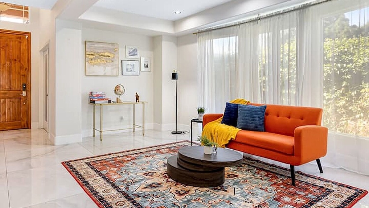 Photo of Livingroom in Granada Hills South