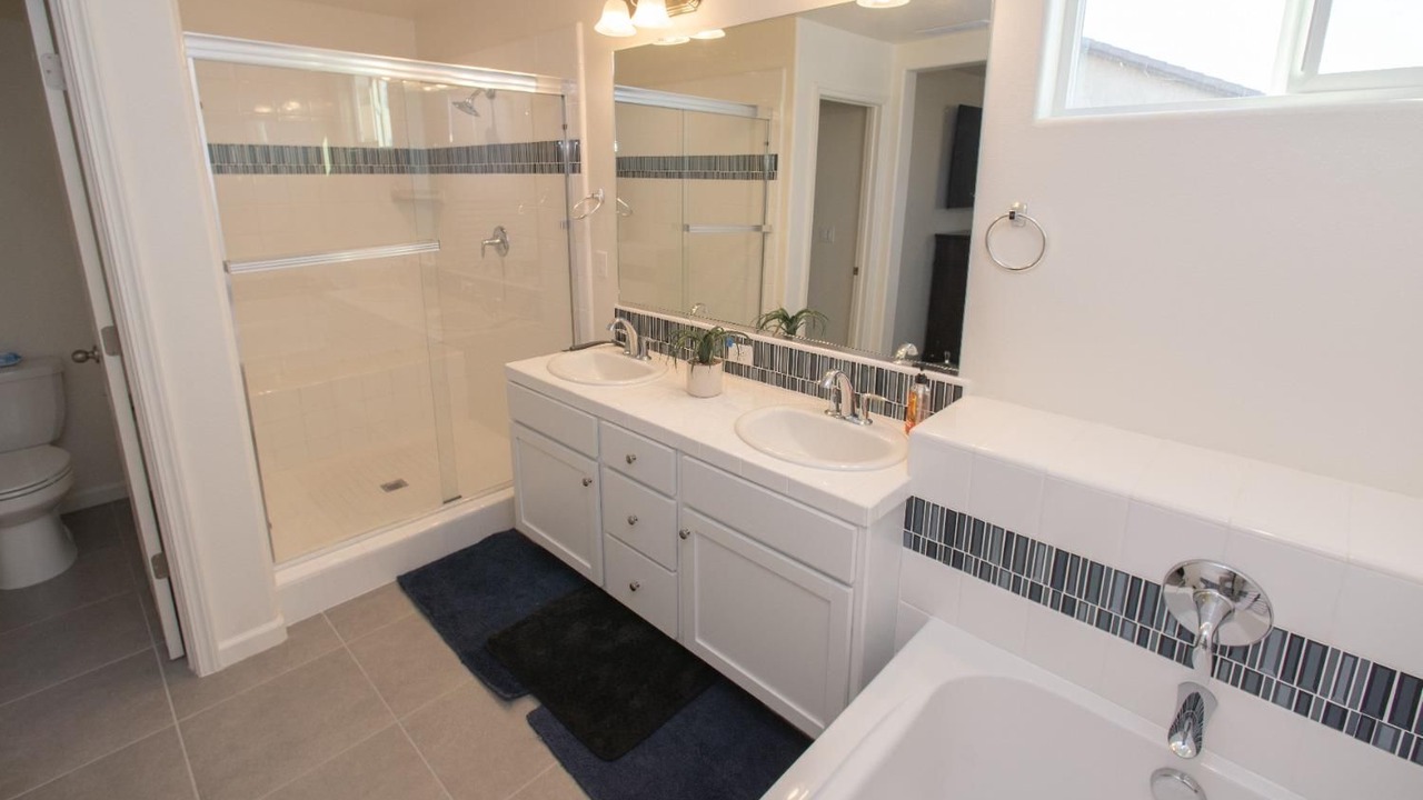 Photo of Bathroom in Raisin