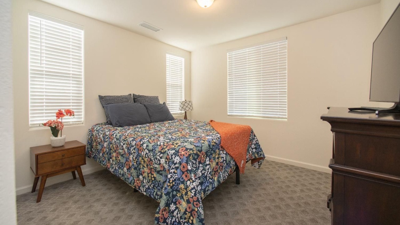 Photo of Bedroom in Raisin