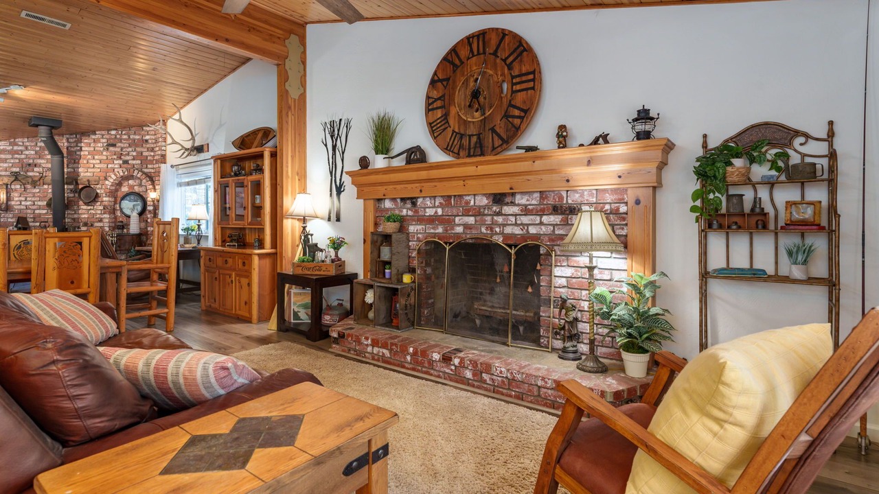 Photo of Livingroom in Oakhurst