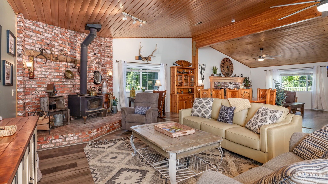 Photo of Bedroom in Oakhurst