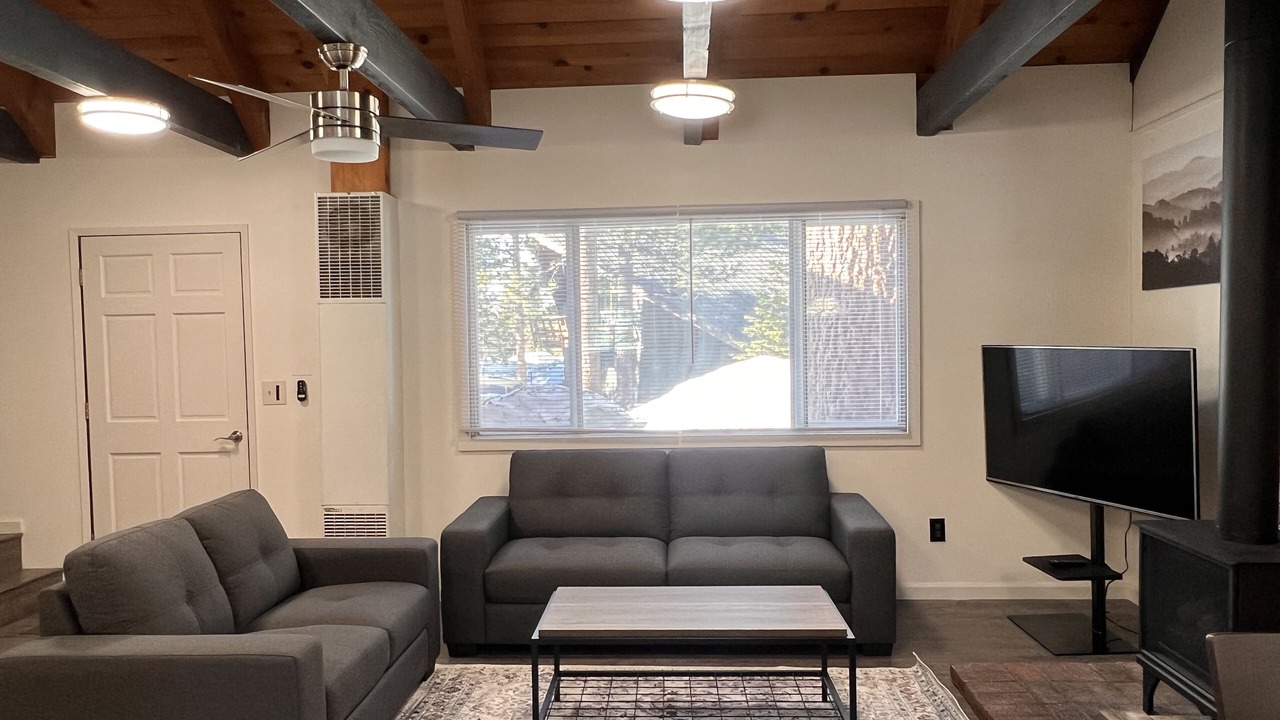 Photo of Livingroom in North Upper Truckee