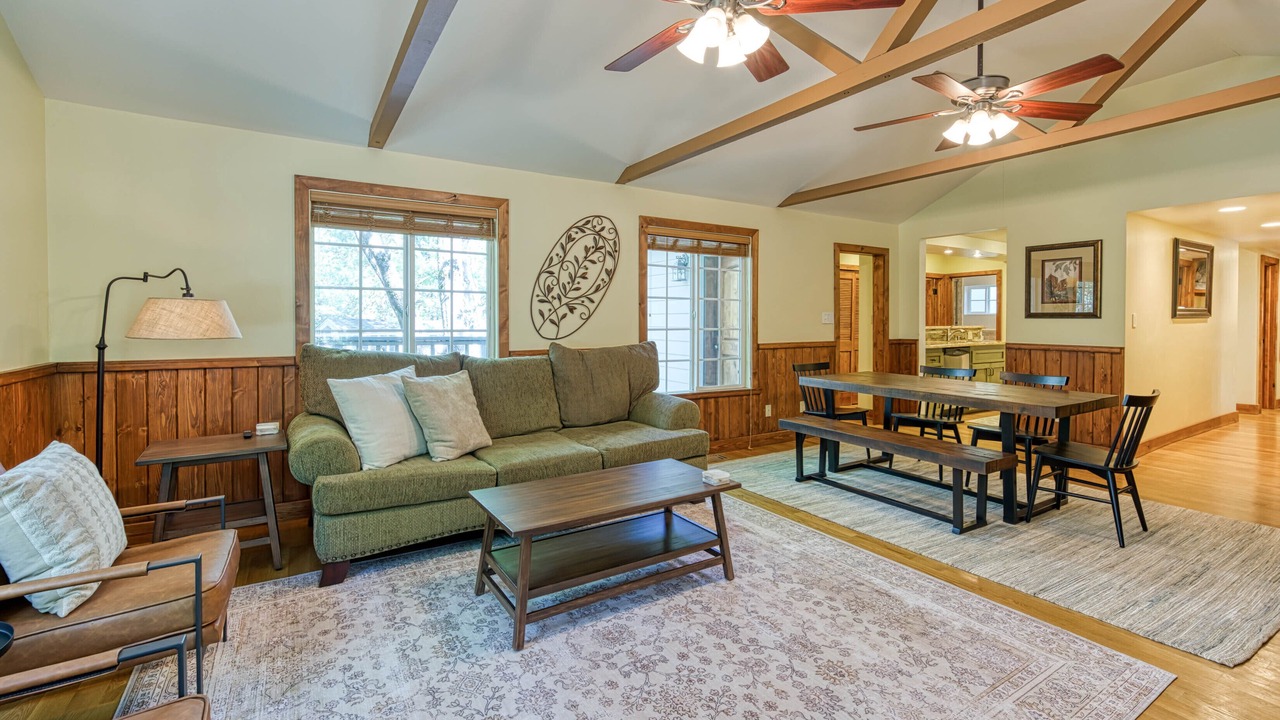 Photo of Livingroom in Bass Lake