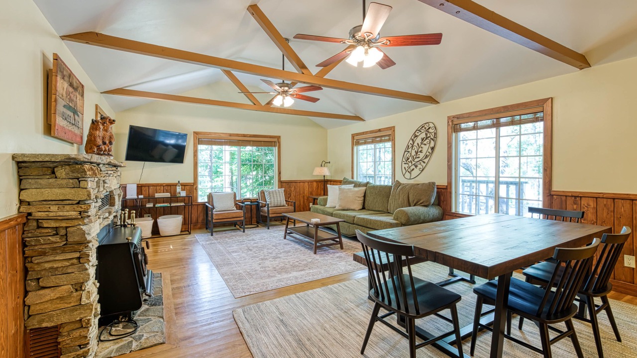 Photo of Livingroom in Bass Lake