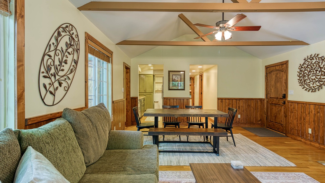 Photo of Livingroom in Bass Lake