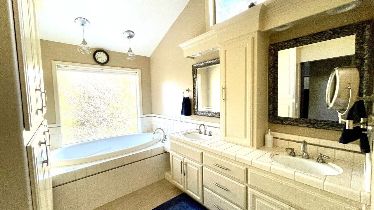 Photo of Bathroom in Tuolumne County