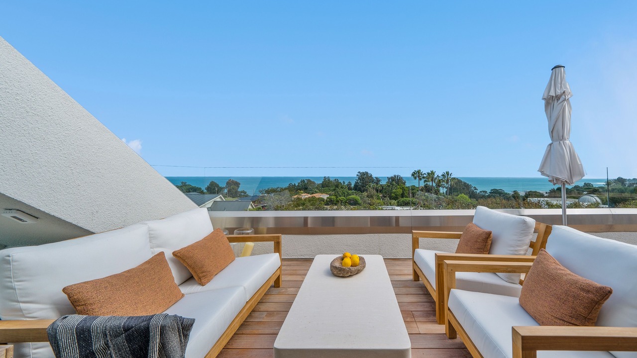 Photo of Patio Balcony in Central Malibu
