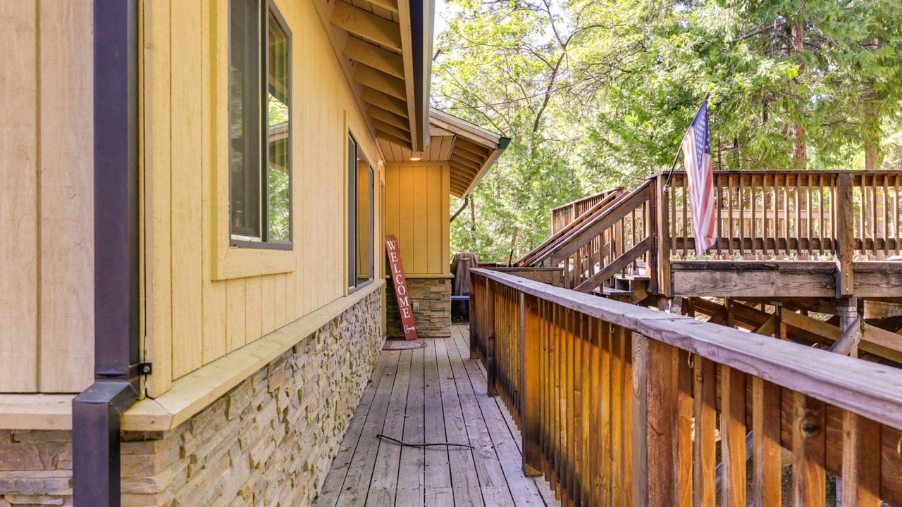 Photo of Patio Balcony in Mi-Wuk Village