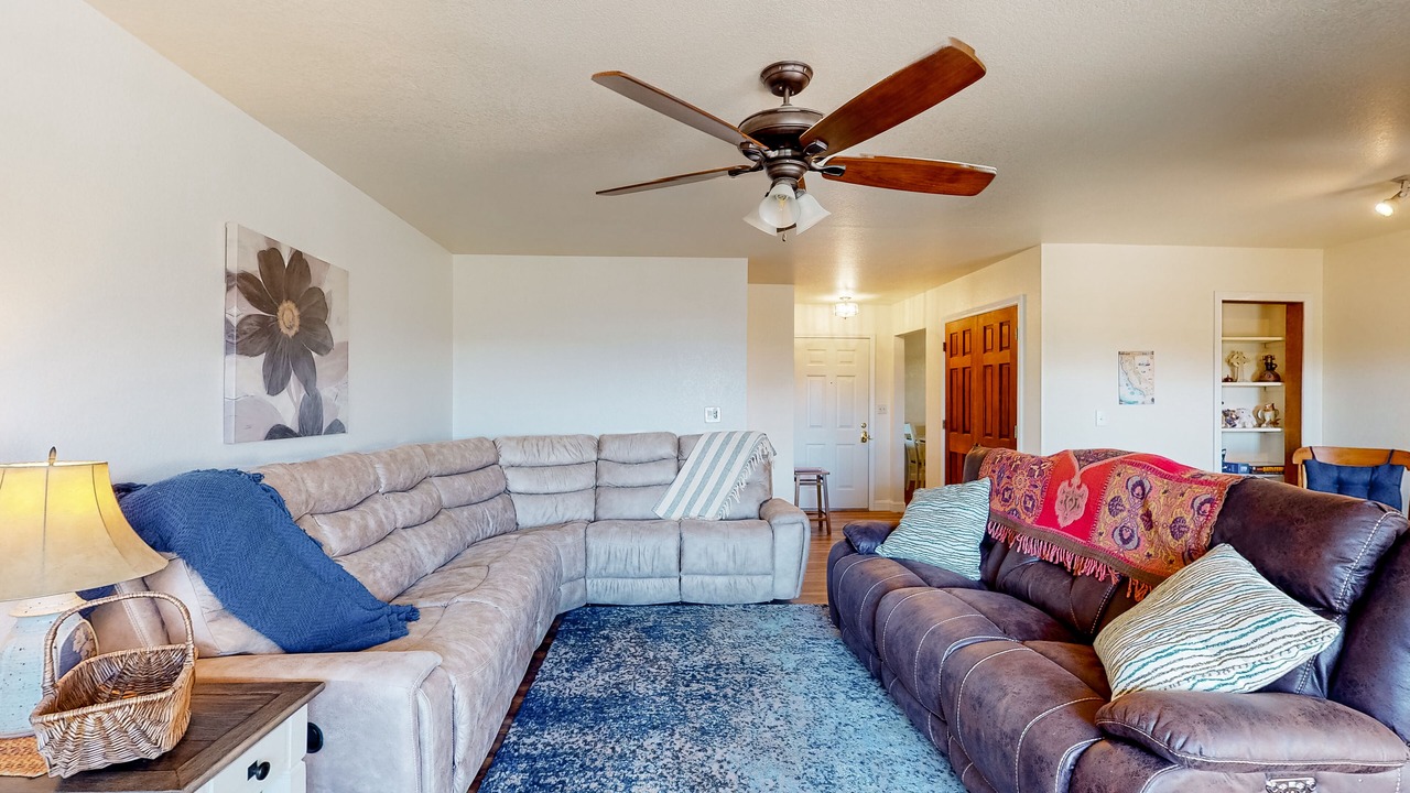 Photo of Livingroom in Yosemite Forks
