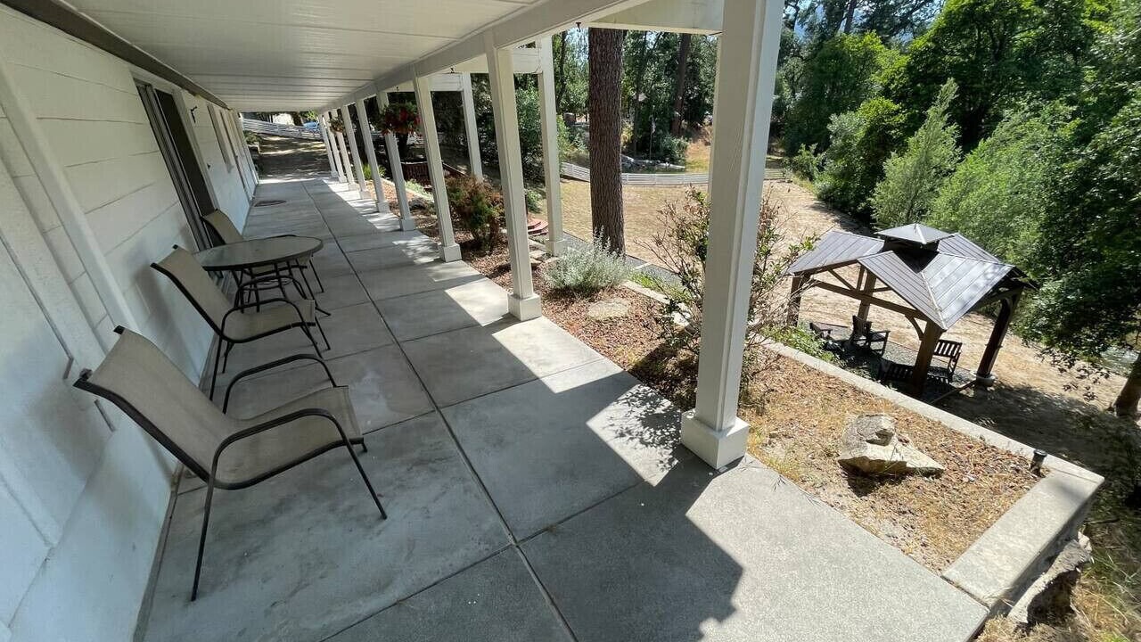 Photo of Others in Oakhurst