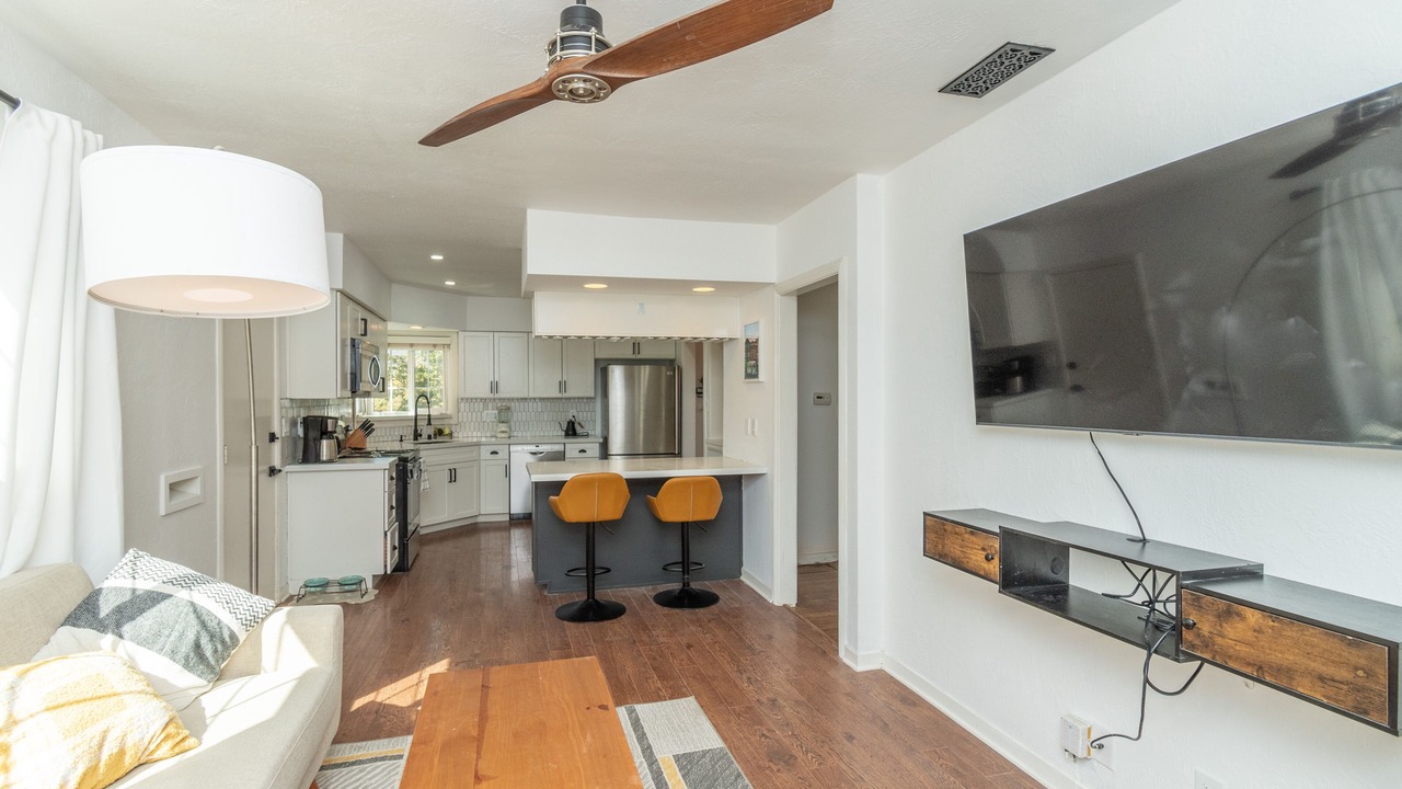 Photo of Livingroom in Land Park