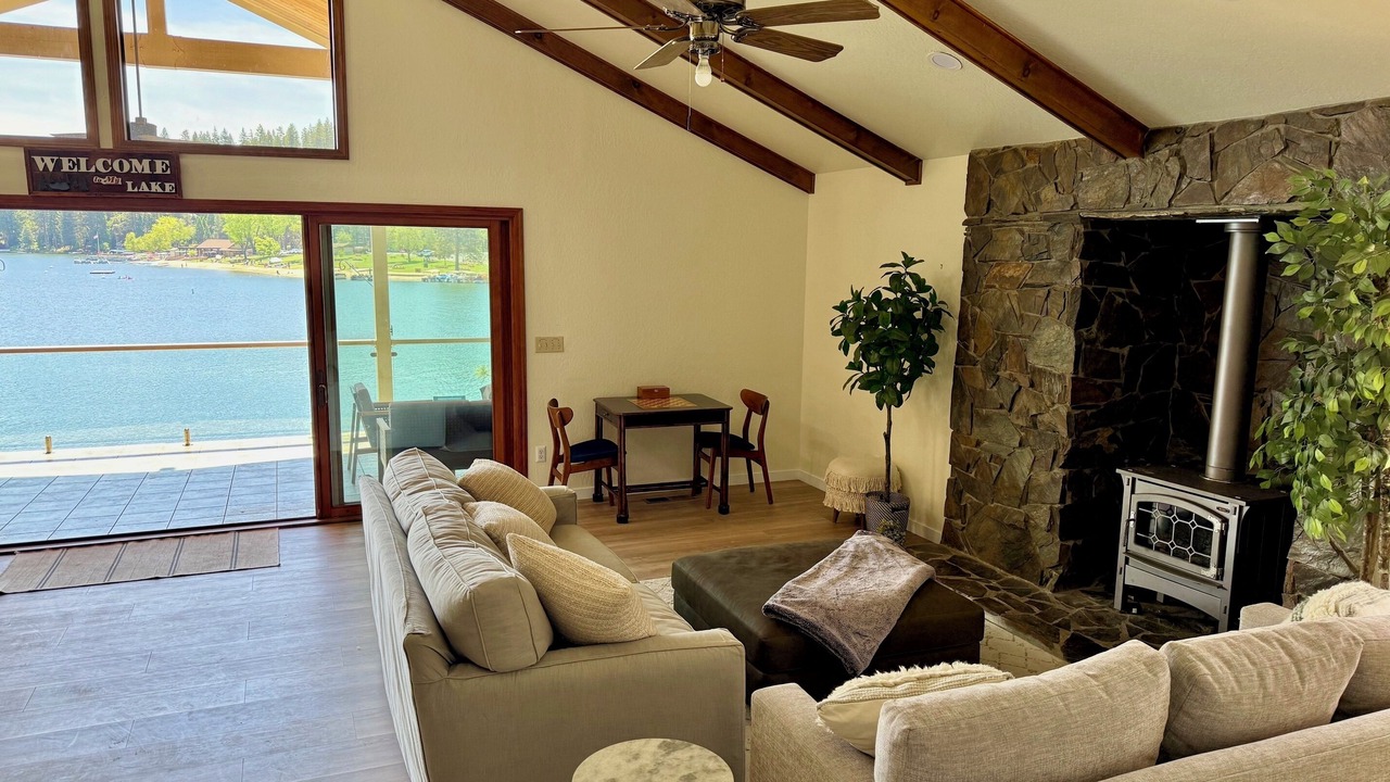 Photo of Livingroom in Groveland
