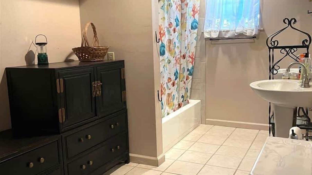 Photo of Bathroom in Strawberry