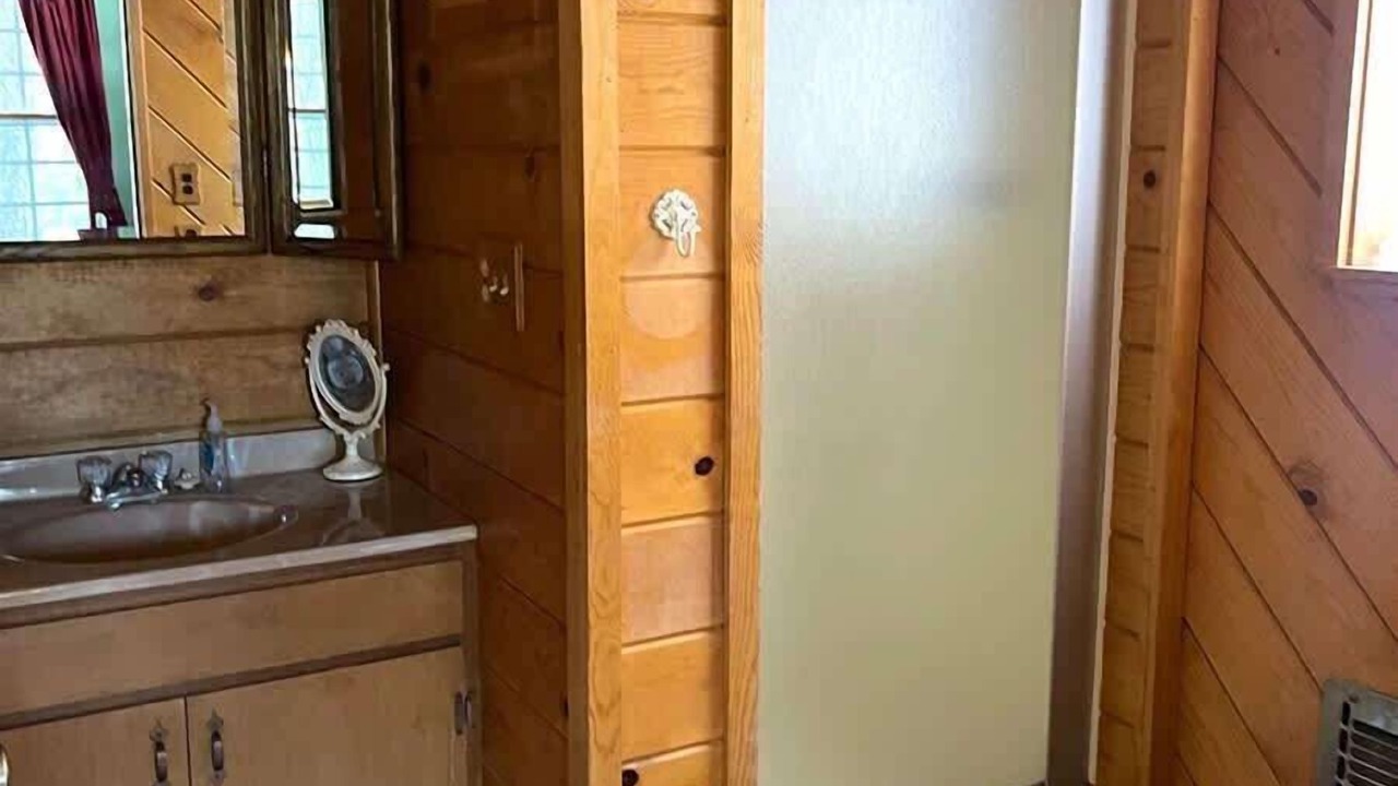 Photo of Bathroom in Strawberry