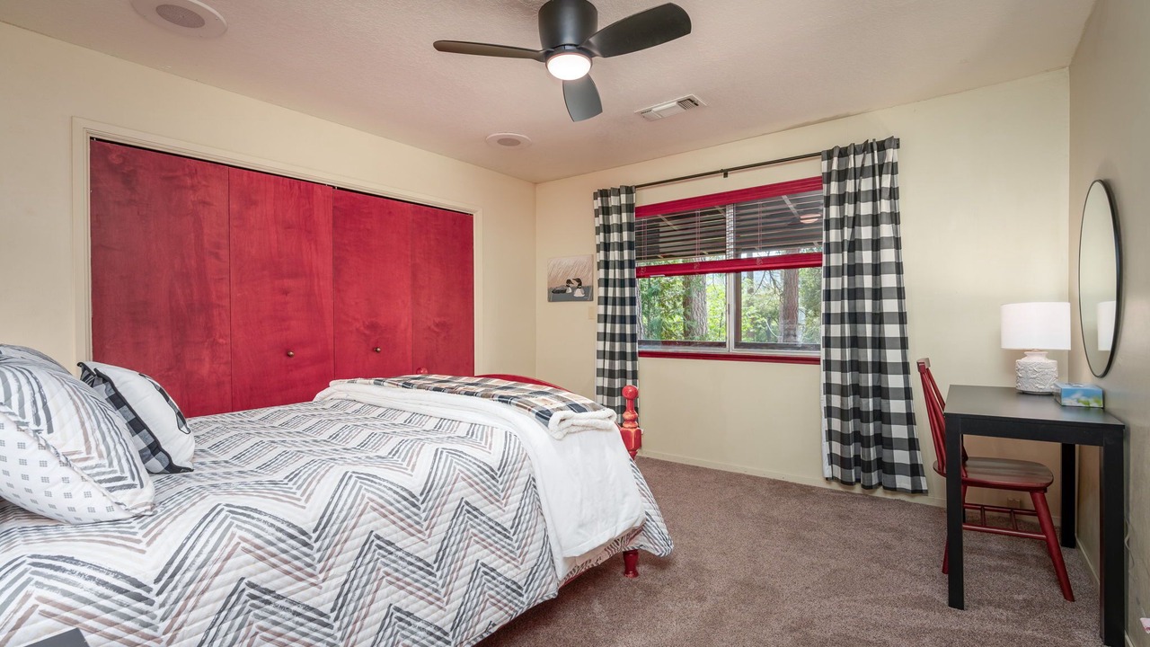 Photo of Bedroom in Yosemite Forks