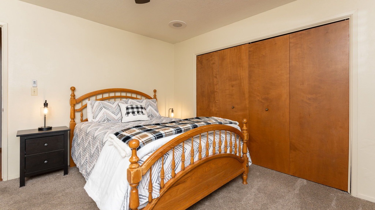 Photo of Bedroom in Yosemite Forks