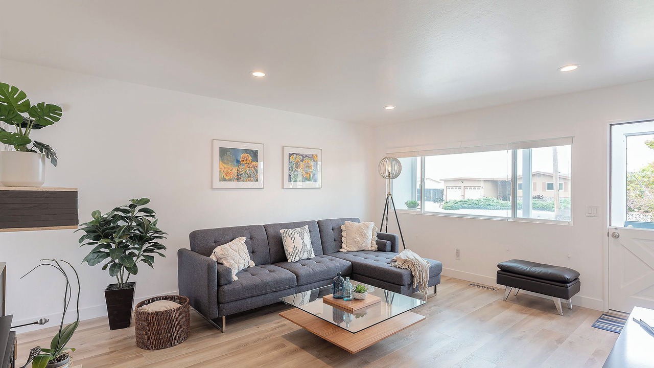 Photo of Livingroom in Del Rey Oaks
