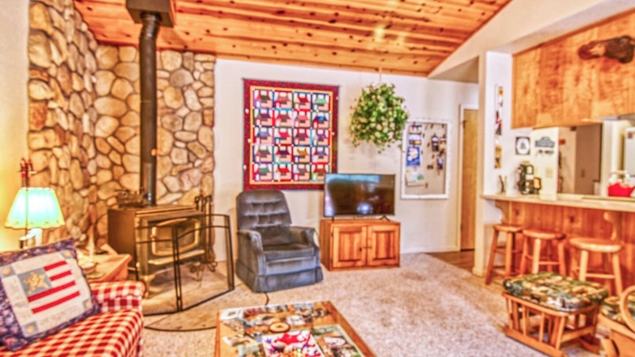 Photo of Livingroom in Groveland
