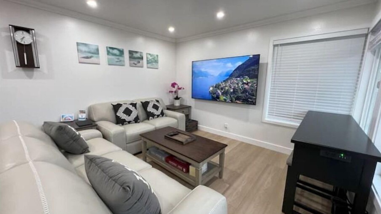Photo of Livingroom in Edgemar - Pacific Manor