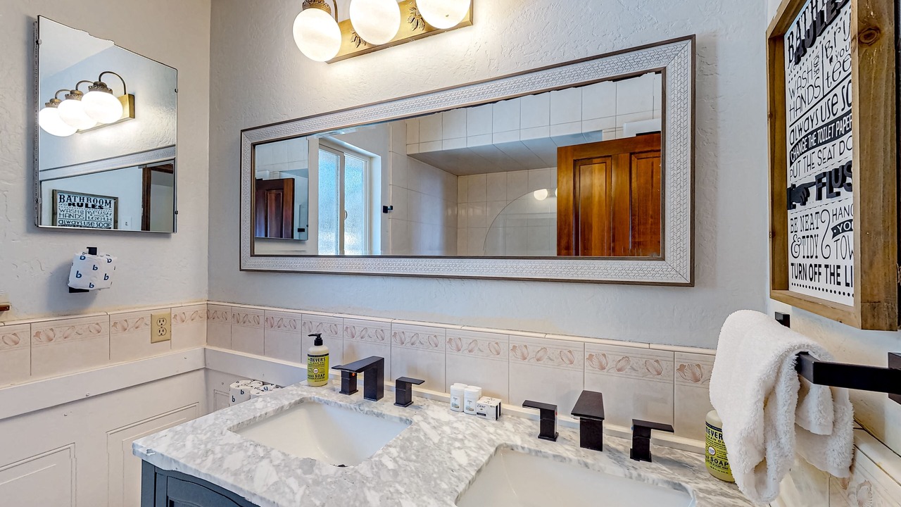 Photo of Bathroom in Auberry