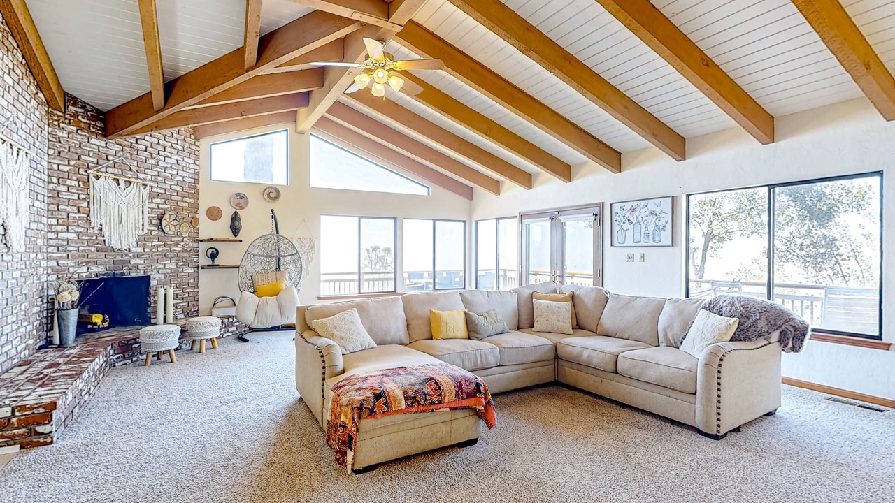 Photo of Livingroom in Auberry