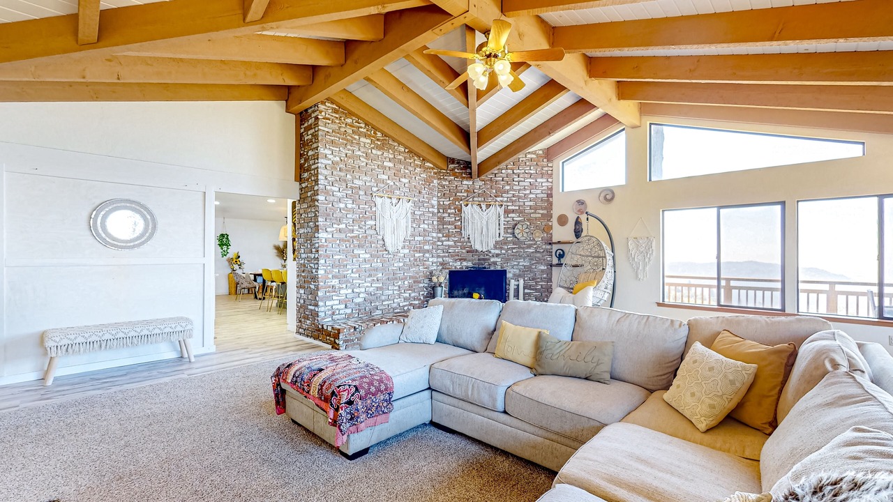 Photo of Livingroom in Auberry