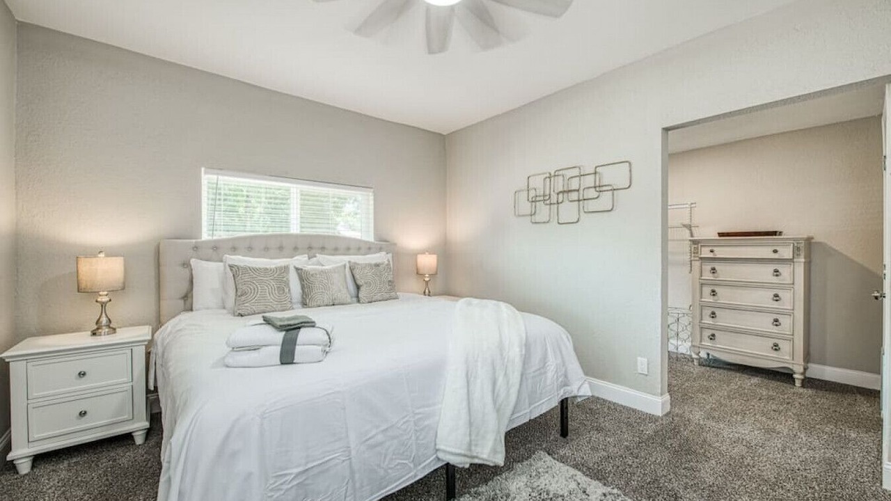 Photo of Bedroom in Raisin