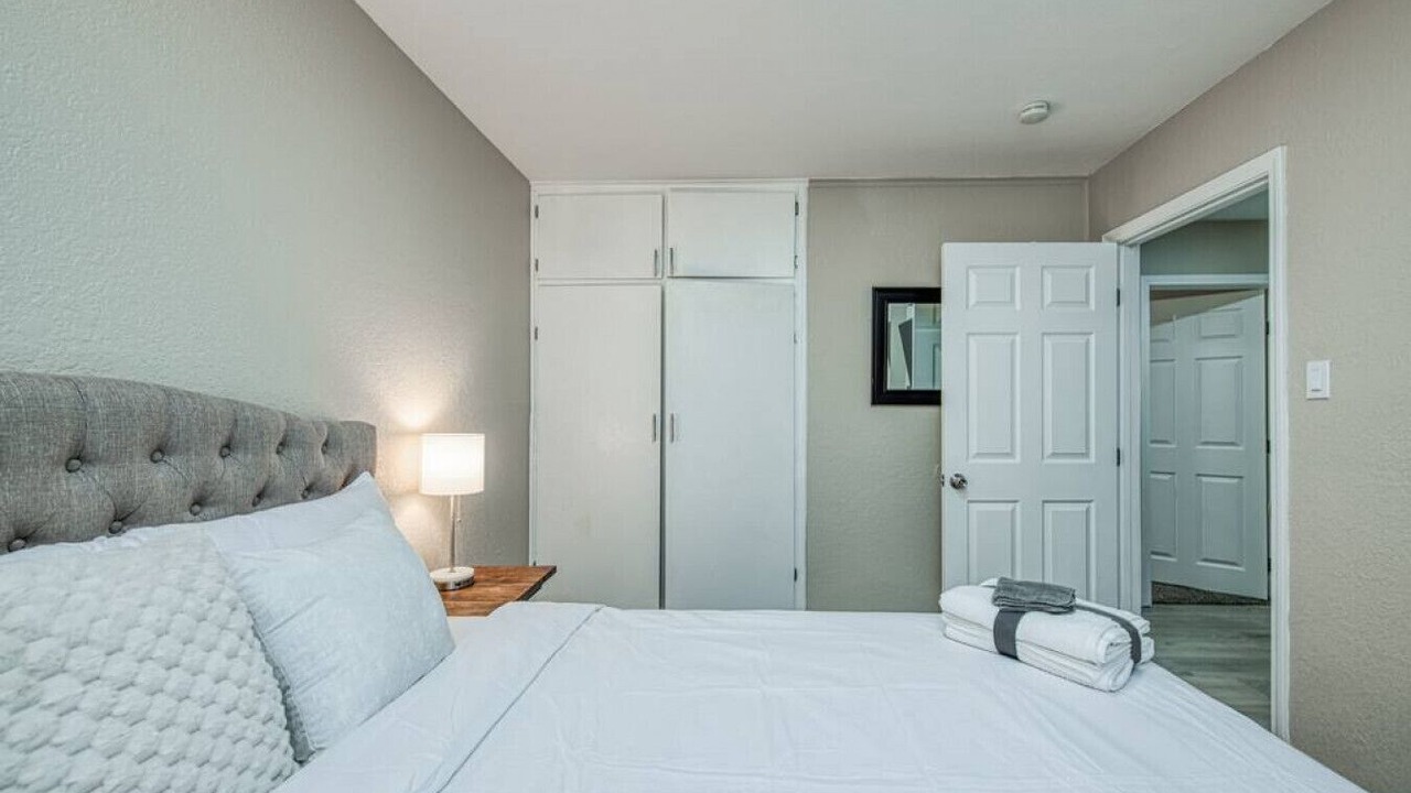 Photo of Bedroom in Raisin