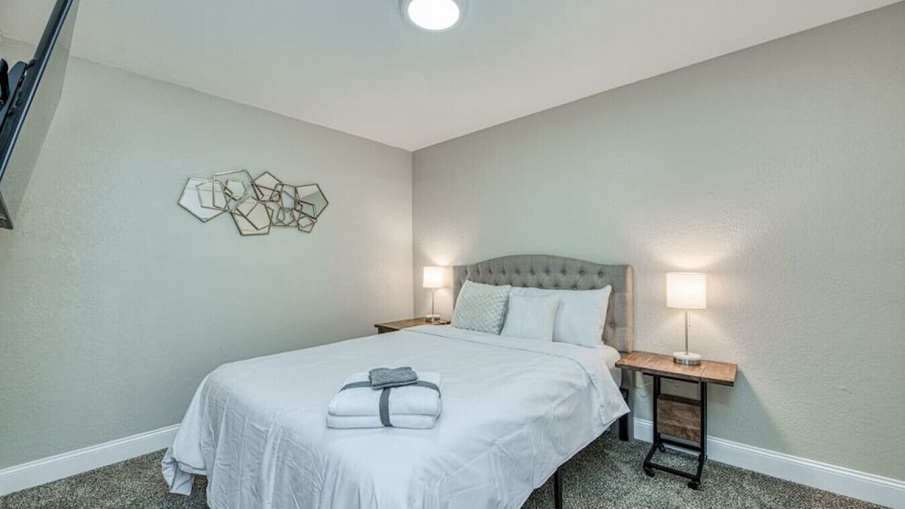 Photo of Bedroom in Raisin