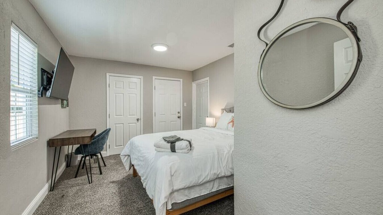Photo of Bedroom in Raisin