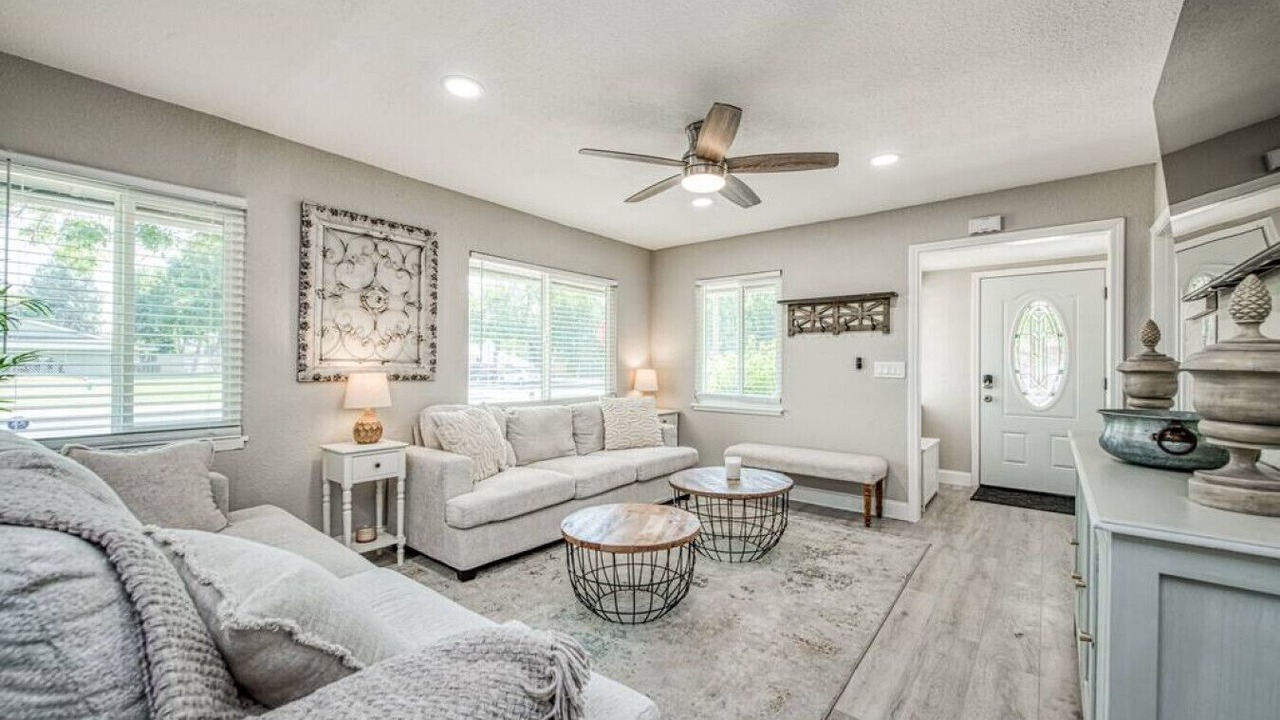 Photo of Livingroom in Raisin