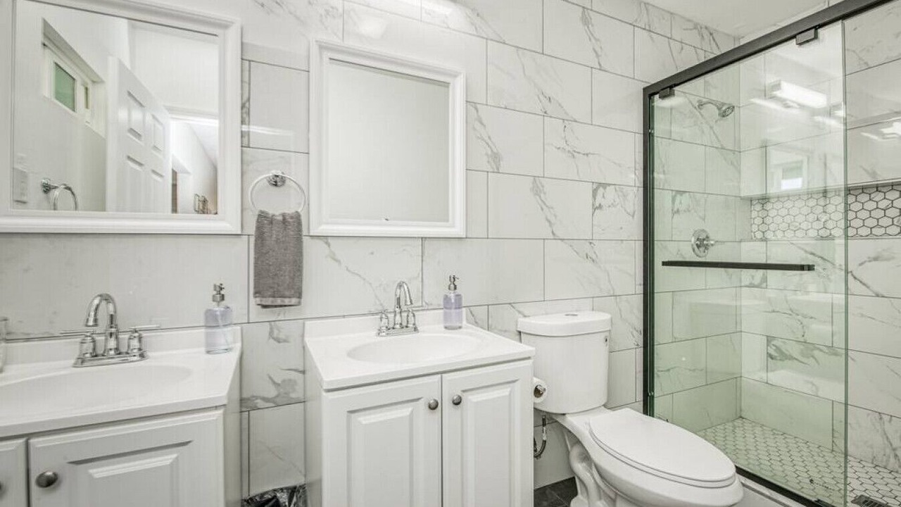 Photo of Bathroom in Raisin