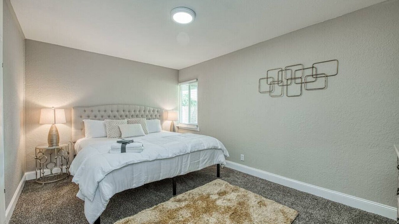 Photo of Bedroom in Raisin