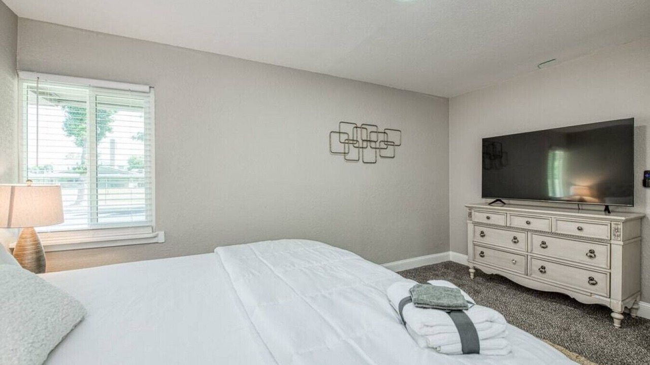 Photo of Bedroom in Raisin
