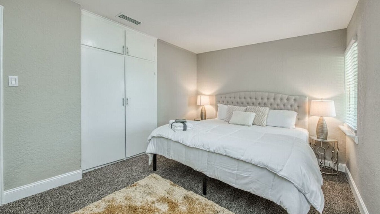 Photo of Bedroom in Raisin
