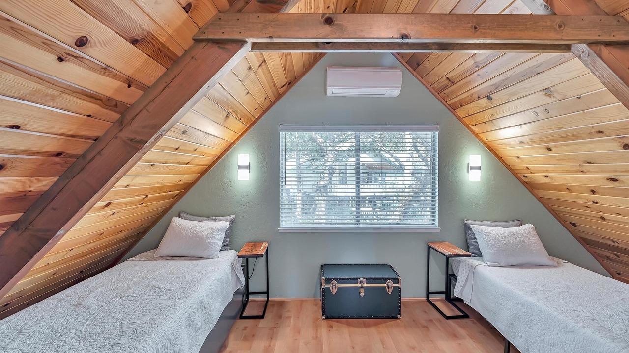 Photo of Bedroom in Groveland