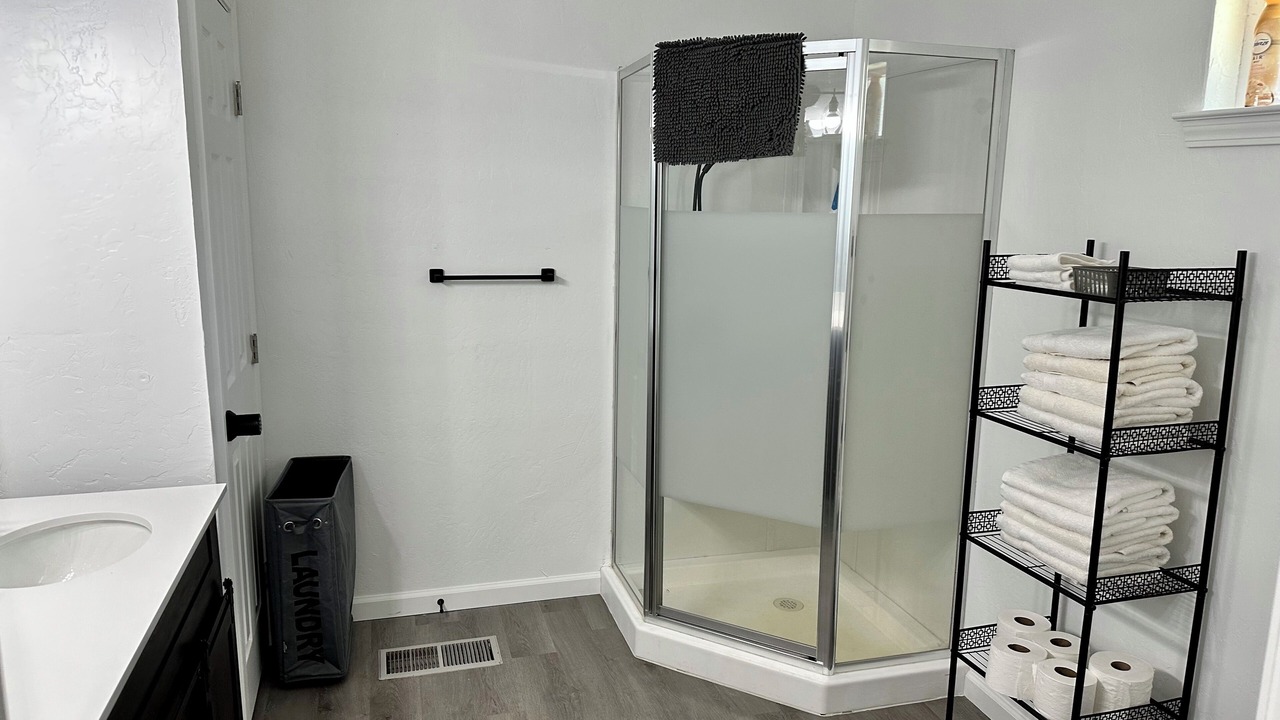 Photo of Bathroom in Raisin