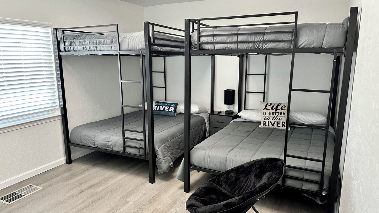 Photo of Bedroom in Raisin