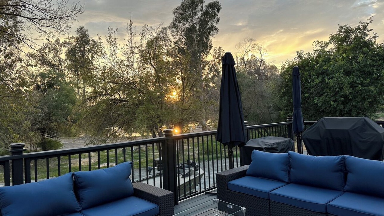 Photo of Outdoor in Raisin