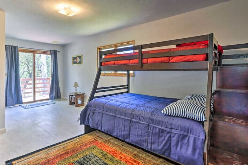 Photo of Bedroom in Coarsegold