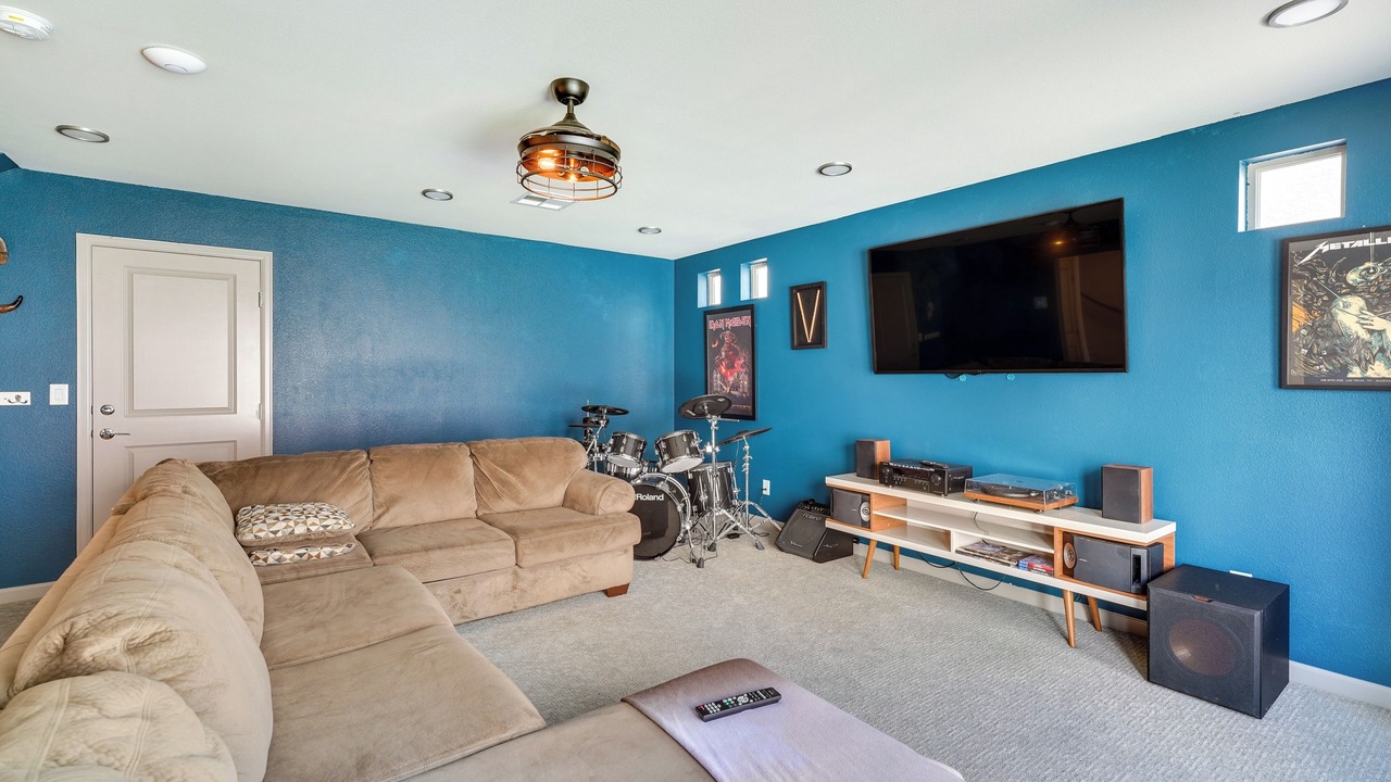 Photo of Livingroom in Enterprise