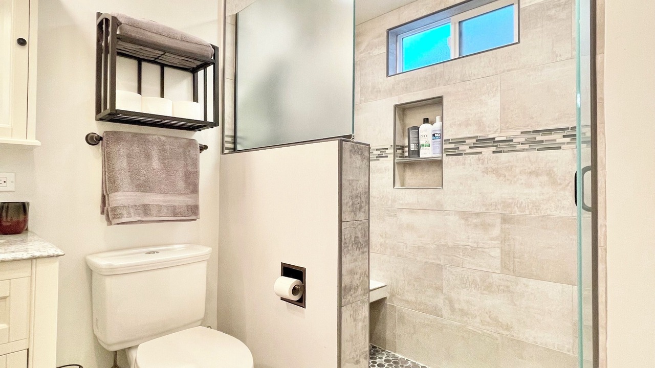 Photo of Bathroom in Broadway - Palmhaven