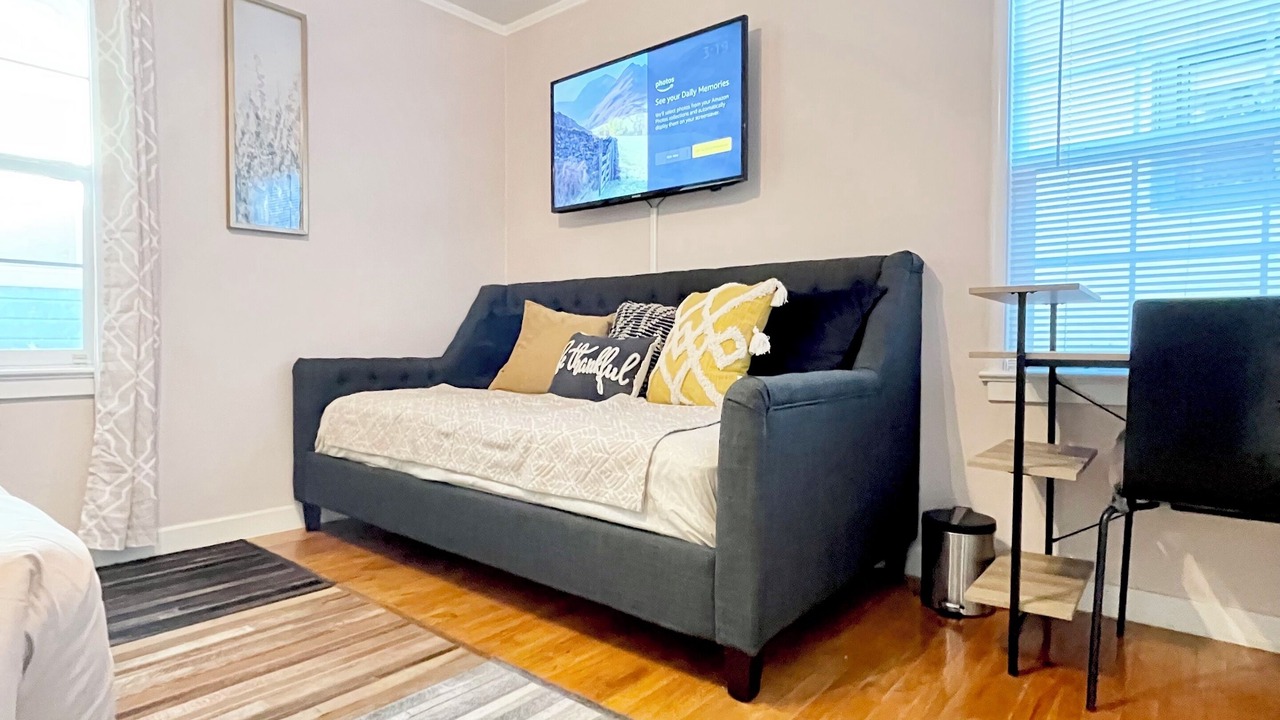 Photo of Livingroom in Broadway - Palmhaven