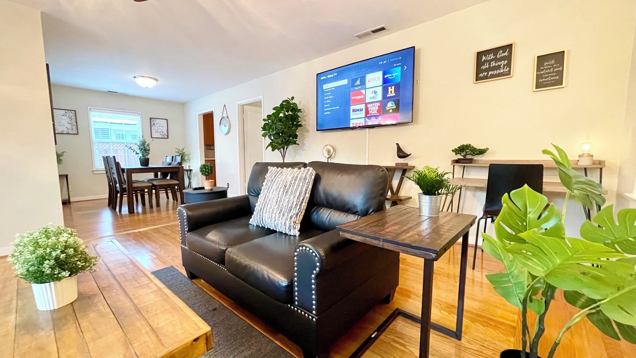 Photo of Livingroom in Broadway - Palmhaven