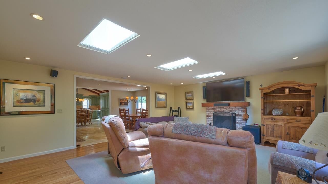 Photo of Livingroom in Prunedale