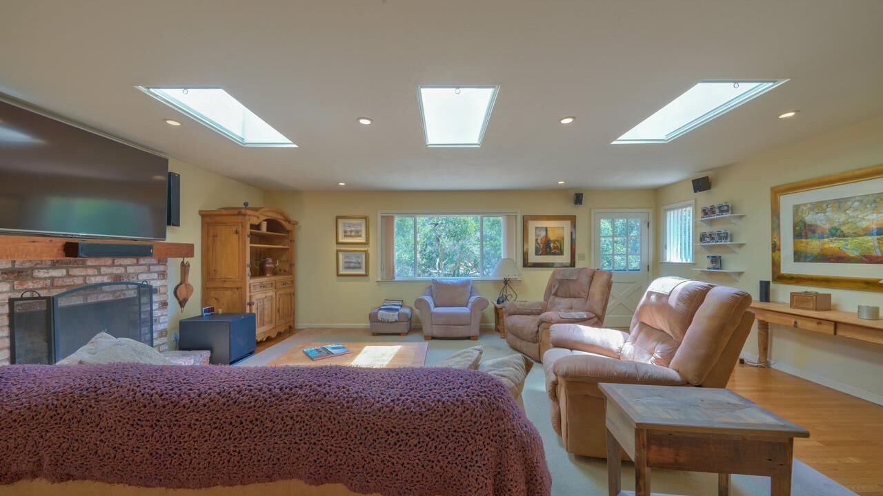 Photo of Livingroom in Prunedale