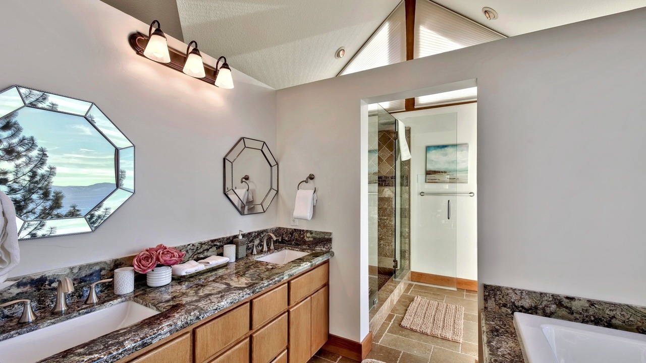 Photo of Bathroom in Lakeridge